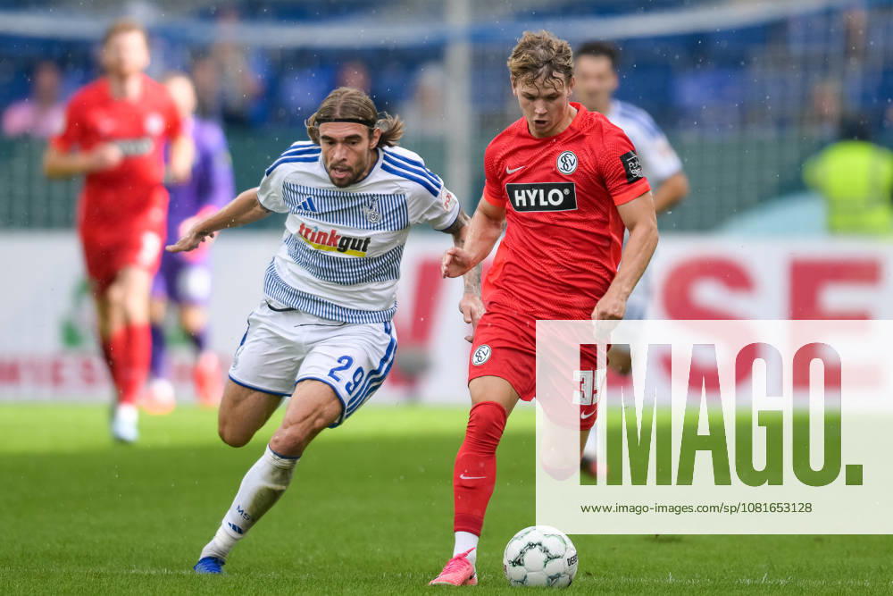 Soccer, DFB Cup, 20260822, MSV Duisburg vs. SV 07 Elversberg. Pictured, from left: Joshua BITTER (Duisburg, 29), Cole CAMPBELL (Elversberg, 39). Duisburg, Schauinsland Reisen Arena, North Rhine-Westphalia, Germany