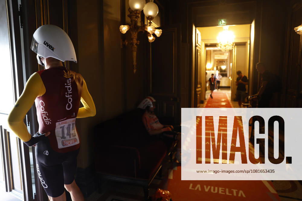 French rider Paul Purselin (Cofidis) waits for the start inside Monte Carlo s casino during Tour of Spain s first stage, a 9.4 kilometers time trial in Monaco. First stage. Time trial in Monaco (9.4 km) !ACHTUNG: NUR REDAKTIONELLE NUTZUNG!
