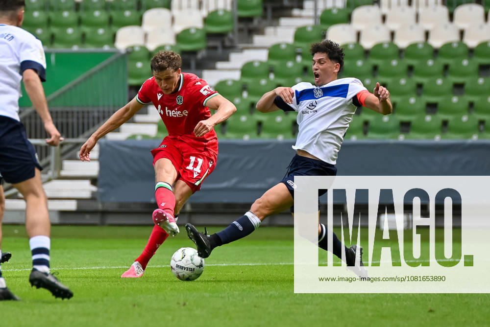 Benedikt Pichler, Hannover 96, 11 vs. Kerem Sahan, SV Hemelingen, 25 SV Hemelingen vs. Hannover 96, Soccer, DFB Cup, 1st Round, 2026–2027 Season, August 22, 2026, SV Hemelingen vs. Hannover 96, soccer, DFB Cup, 1st round, 2026–2027 season, August 22, 2026, Bremen