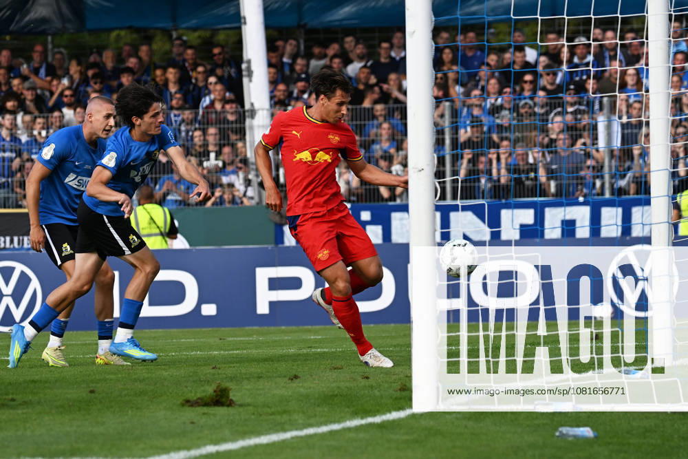 Soccer, DFB Cup First Round, Eintracht Trier vs. RB Leipzig, Willi Orban (RB Leipzig) goal scorer, scores the goal, 0–2 Trier