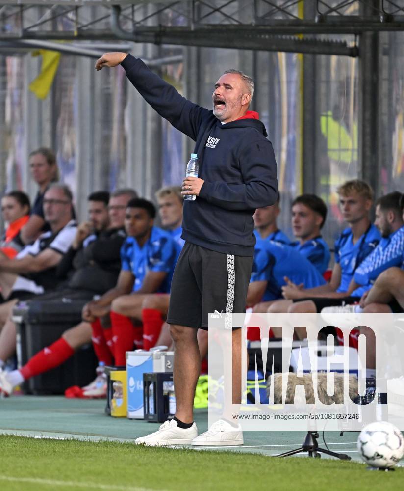 2026-27 DFB Cup, First Round, TSV 1860 Munich vs. Holstein Kiel, at the Stadion an der Grünwalderstrasse in Munich; Holstein Kiel coach Tim Walter gestures