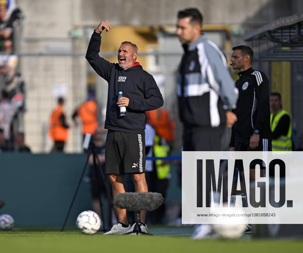 2026-27 DFB Cup, First Round, TSV 1860 Munich vs. Holstein Kiel, at the Grünwalderstrasse Stadium in Munich; from left: Coach Tim Walter (Holstein Kiel) and Coach Alper Kayabunar (TSV 1860 Munich)