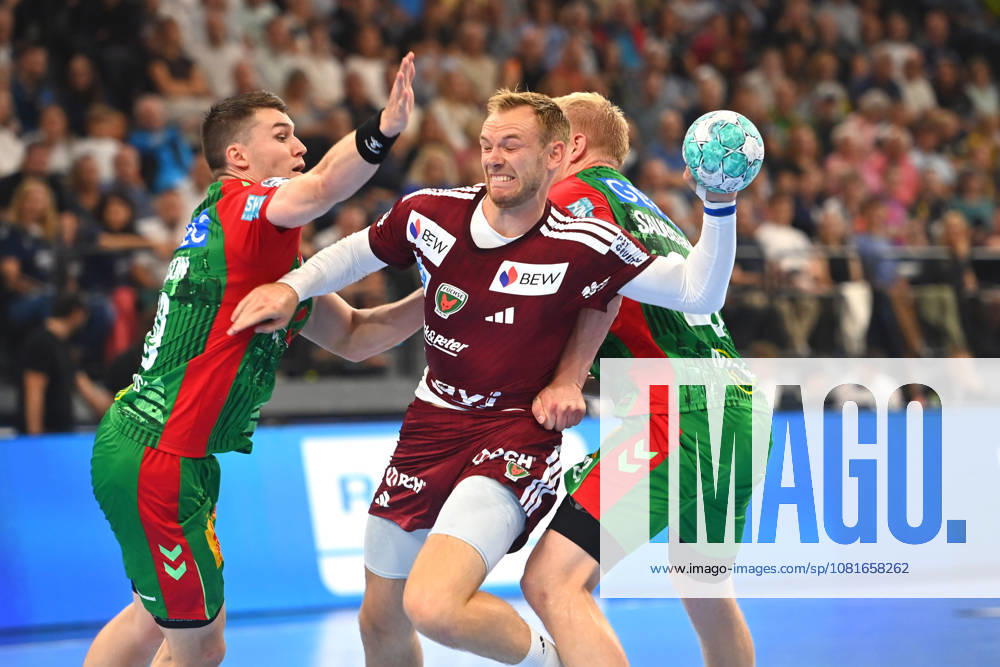 Mathias GIDSEL, Fuechse Berlin, Action,A duel against (left) Elvar Oern JONSSON of SC Magdeburg and (right) Magnus SAUGSTRUP of SC Magdeburg. Men’s Rexel Super Cup 2026: SC Magdeburg vs. Fuechse Berlin on August 22, 2026, at SAP GARDEN in Munich