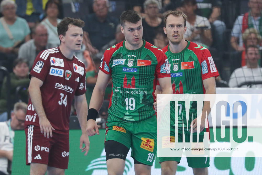 Handball, Rexel Supercup 2026, SC Magdeburg vs. Füchse Berlin, from left: Elvar Orn Jonsson (Magdeburg), 19, gives instructions, gesturing with his arms, gesticulate, gives instructions, Munich