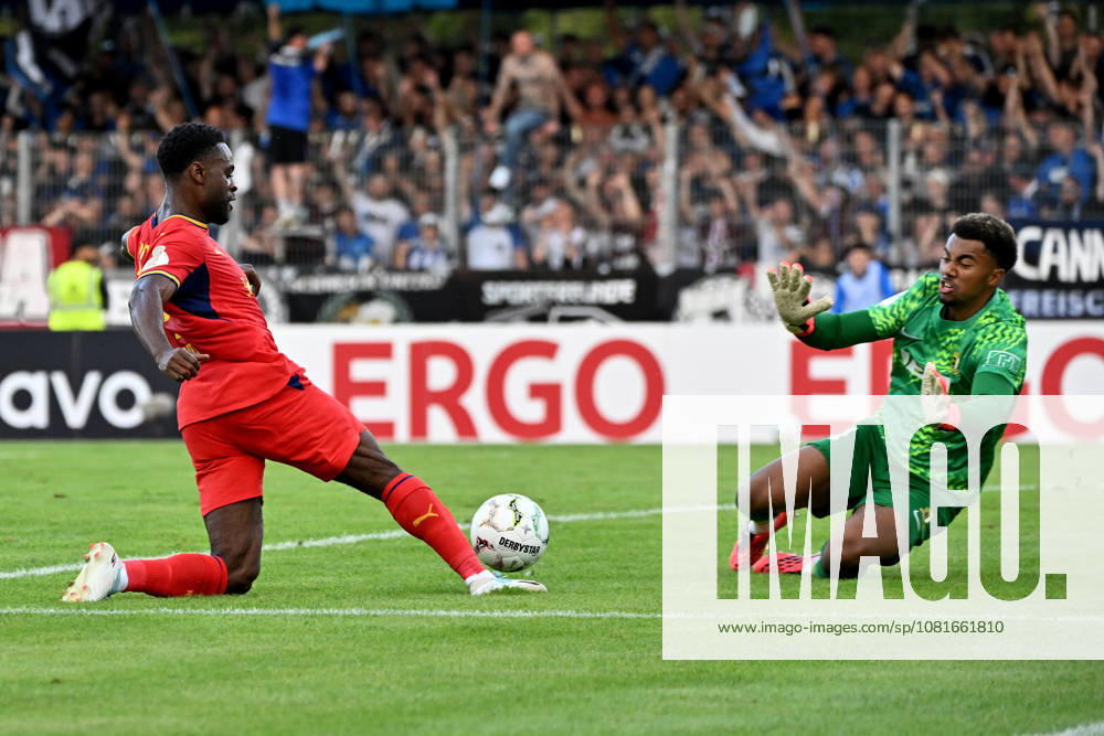 Soccer, DFB Cup First Round, Eintracht Trier vs. RB Leipzig, Ridle Baku, RB Leipzig, Leon Oumar, Transfer, SV Eintracht Trier 05, Tackle, Action, Battle for the Ball, Trier