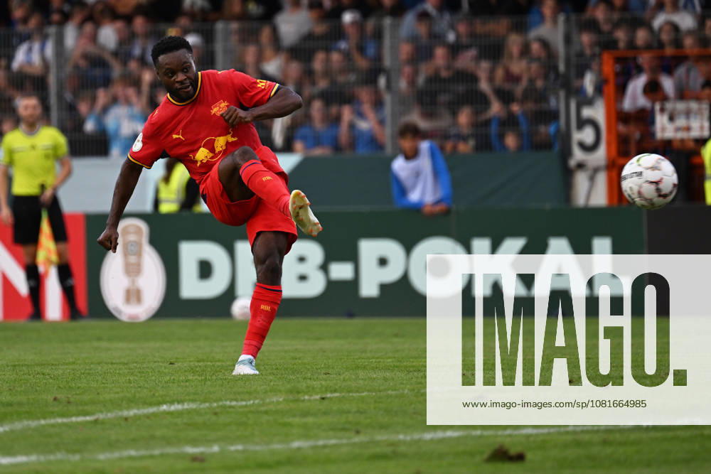 Soccer DFB Cup First Round, Eintracht Trier vs. RB Leipzig, Ridle Baku (RB Leipzig) Goal Scorers, scores the goal, 0-3 Trier