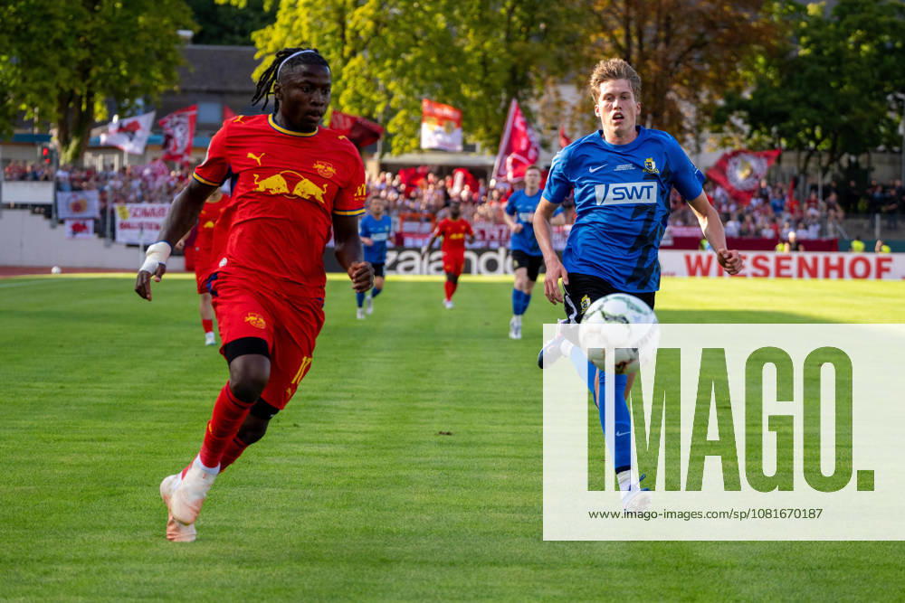 Johan Bakayoko (RB Leipzig) in a tackle against Elia Dittrich (Eintracht Trier) Eintracht Trier vs. RB Leipzig, Soccer, DFB Cup, August 22, 2026 Eintracht Trier vs. RB Leipzig, Soccer, DFB Cup, August 22, 2026, Trier