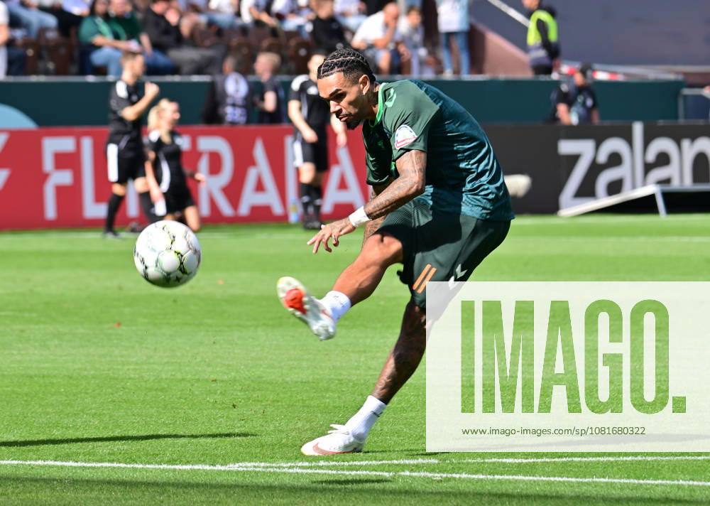 GER Soccer, Men, DFB Cup, 1st Round, 2026–2027 Season, Hamburg, Lüneburger SK vs. Werder Bremen, Justin Njinmah (Werder No. 11) warming up. DFB and DFL regulations prohibit any use of photographs as image sequences and or quasi-video. Hamburg Millerntorstadion, Hamburg, Germany