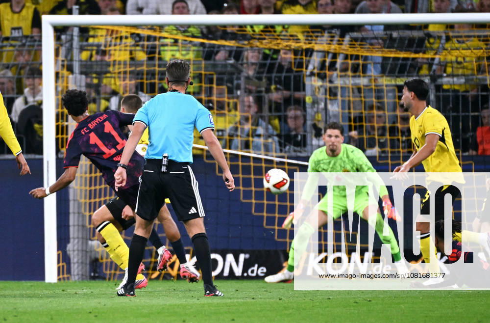 Dortmund, Germany, Bundesliga 1, Super Cup, Signal Iduna Park, Dortmund, Borussia Dortmund vs. FC Bayern Munich; Nathaniel Brown (FCB) scores the goal to make it 0–1