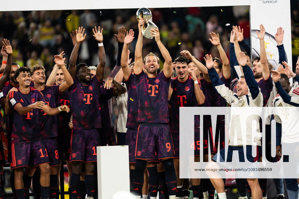 GER Germany, Soccer, 2026–2027 Season, Franz Beckenbauer Super Cup: Borussia Dortmund vs. FC Bayern Munich, Franz Beckenbauer Super Cup Winner 2026, FC Bayern Munich, Winner s Photo, Harry Kane of FC Bayern Munich, No. 9 holds up the trophy at Signal Iduna Park in Dortmund, North Rhine-Westphalia (NRW), Germany