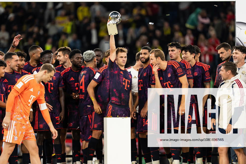 GER Germany, Soccer, 2026–2027 Season, Franz Beckenbauer Super Cup: Borussia Dortmund vs. FC Bayern Munich, Franz Beckenbauer Super Cup Winner 2026, FC Bayern Munich, Winner s Photo, Harry Kane of FC Bayern Munich, No. 9 holds up the trophy at Signal Iduna Park in Dortmund, North Rhine-Westphalia (NRW), Germany