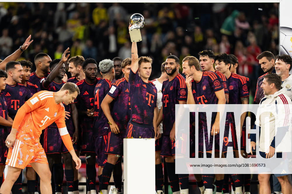 GER Germany, Soccer, 2026–2027 Season, Franz Beckenbauer Super Cup: Borussia Dortmund vs. FC Bayern Munich, Franz Beckenbauer Super Cup Winner 2026, FC Bayern Munich, Winner s Photo, Harry Kane of FC Bayern Munich, No. 9 holds up the trophy at Signal Iduna Park in Dortmund, North Rhine-Westphalia (NRW), Germany