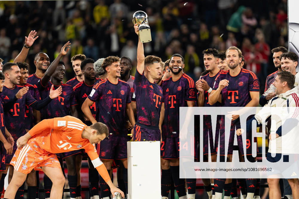 GER Germany, Soccer, 2026–2027 Season, Franz Beckenbauer Super Cup: Borussia Dortmund vs. FC Bayern Munich, Franz Beckenbauer Super Cup Winner 2026, FC Bayern Munich, Winner s Photo, Harry Kane of FC Bayern Munich, No. 9 holds up the trophy at Signal Iduna Park in Dortmund, North Rhine-Westphalia (NRW), Germany