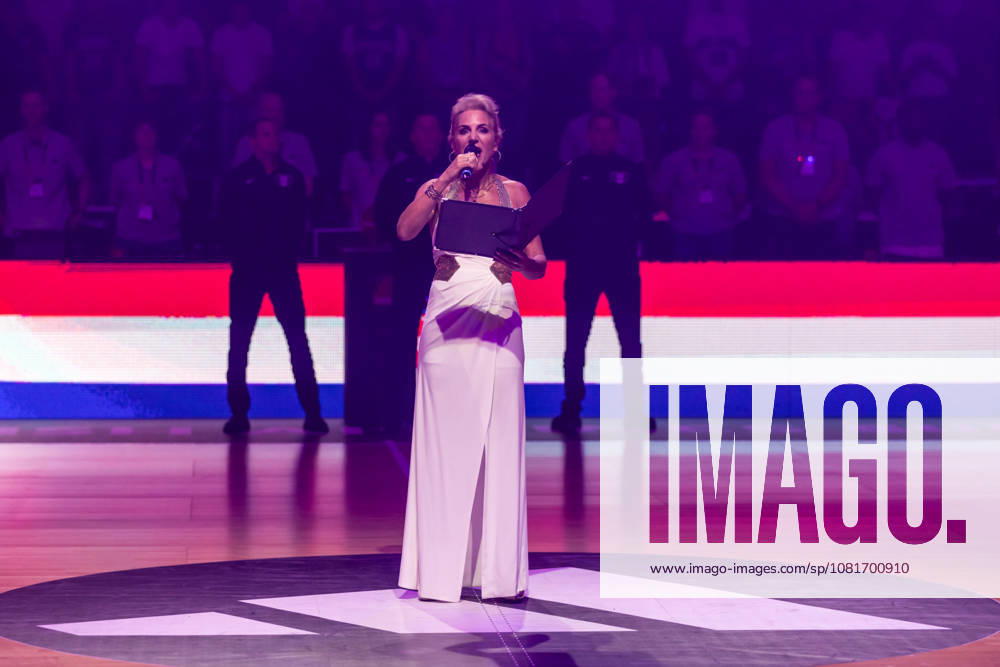 GER, 2026 Turkish Airlines Super Cup, Hamburg, Final, Germany vs. Croatia; Singer performing the national anthem at the Hamburg Barclays Arena, Hamburg, Germany