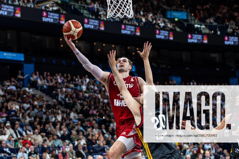 GER, 2026 Turkish Airlines Super Cup, Hamburg, Final, Germany vs. Croatia: Mario Hezonja (Croatia), 8; Malte Delow (Germany), 20; Hamburg Barclays Arena, Hamburg, Germany