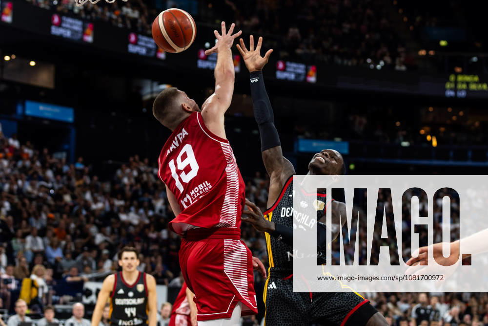 GER, 2026 Turkish Airlines Super Cup, Hamburg, Final, Germany vs. Croatia: Dennis Schroeder (17), Germany; Dominik Mavra (19), Croatia; Hamburg Barclays Arena, Hamburg, Germany
