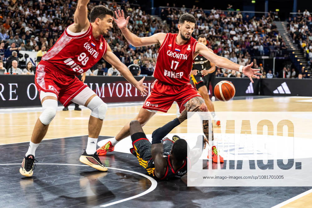 GER, Turkish Airlines Super Cup 2026, Hamburg, Final, Germany vs. Croatia: Toni Nakic (Croatia, 99) and Karlo Matkovic (Croatia, 17) in a one-on-one matchup against Dennis Schroeder (17, Germany) at the Barclays Arena in Hamburg, Germany