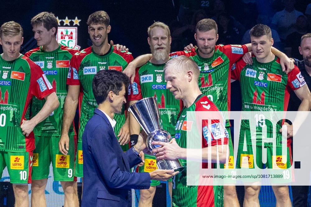 Cup ceremony, Magnus Saugstrup (SC Magdeburg, 23), Jubel, Celebration, Freude, Emotion, Feier, SC Magdeburg vs. Füchse Berlin, Handball, HBL, REXEL SUPER CUP, 2026, 22.08.2026 Munich SAP Garden Germany