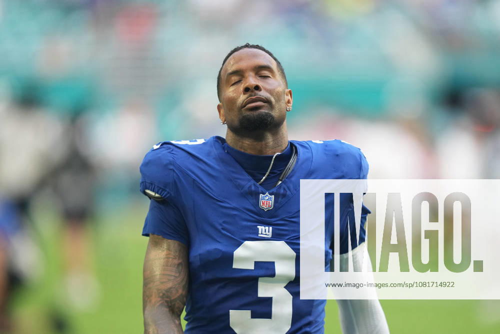 New York Giants linebacker Abdul Carter (3) prays before the preseason NFL, American Football Herren, USA game between the New York Giants and the Miami Dolphins on Saturday, August 22, 2026 at Hard Rock Stadium in Miami, FL (Photo by Peter Joneleit Icon Sportswire) NFL: AUG 22 Giants at Dolphins Icon260822037