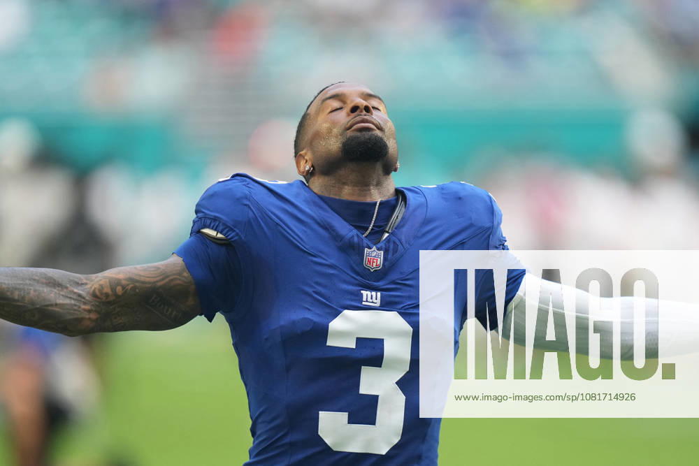 New York Giants linebacker Abdul Carter (3) prays before the preseason NFL, American Football Herren, USA game between the New York Giants and the Miami Dolphins on Saturday, August 22, 2026 at Hard Rock Stadium in Miami, FL (Photo by Peter Joneleit Icon Sportswire) NFL: AUG 22 Giants at Dolphins Icon260822038