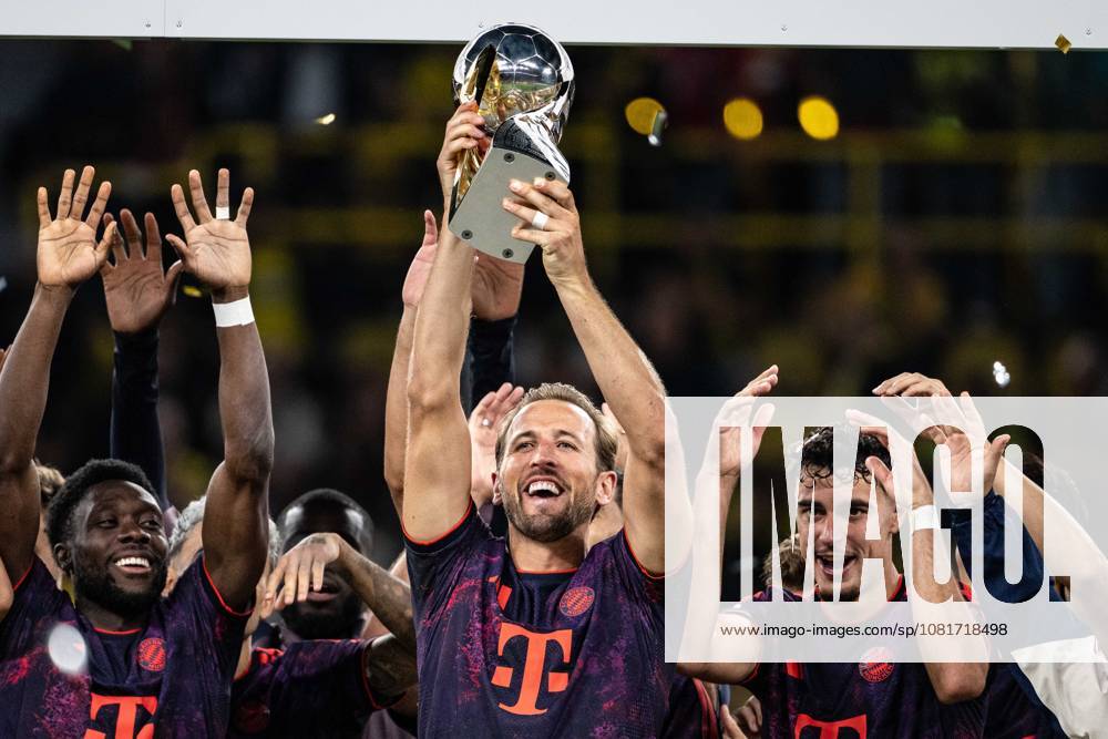 Harry Kane 9 FC Bayern Munich with trophy, Borussia Dortmund vs. FC Bayern Munich, soccer, Franz Beckenbauer Super Cup, August 22, 2026. DFB regulations prohibit any use of photographs as image sequences and or quasi-video. Dortmund, North Rhine-Westphalia, Germany