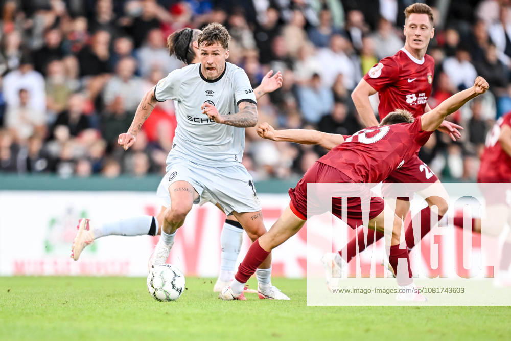 Joel Grodowski of Arminia Bielefeld and Lukas Stopel of SG Sonnenhof Grossaspach in a duel during the DFB Cup first-round match between SG Sonnenhof Grossaspach and Arminia Bielefeld at the Wir machen Druck Arena on August 22, 2026, in Grossaspach, Germany. Photo by Harry Langer, DeFodi Images. Joel Grodowski of Arminia Bielefeld and Lukas Stopel of SG Sonnenhof Grossaspach battle for the ball during the DFB Cup first-round match between SG Sonnenhof Grossaspach and Arminia Bielefeld at the Wir machen Druck Arena on August 22, 2026 in Grossaspach, Germany. Photo by Harry Langer, DeFodi Images. Photo by Harry Langer, DeFodi Images. DFB and DFL regulations prohibit any use of photographs as image sequences and or quasi-video.