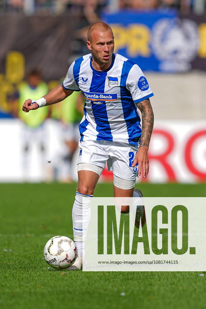 Soccer, DFB Cup, 1. FC Saarbrücken vs. Hertha BSC, 2026–2027 season, Ludwigsparkstadion, Jon Dagur Thorsteinsson, Hertha BSC, 23 DFB regulations prohibit any use of photographs as image sequences and or quasi-video