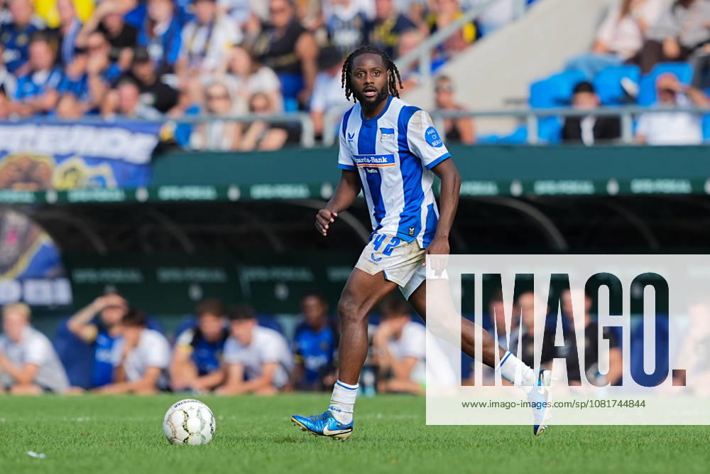 Soccer, DFB Cup, 1 FC Saarbrücken vs. Hertha BSC, 2026–2027 season, Ludwigsparkstadion, Deyovaisio Zeefuik, Hertha BSC, 42. DFB regulations prohibit any use of photographs as image sequences and or quasi-video.