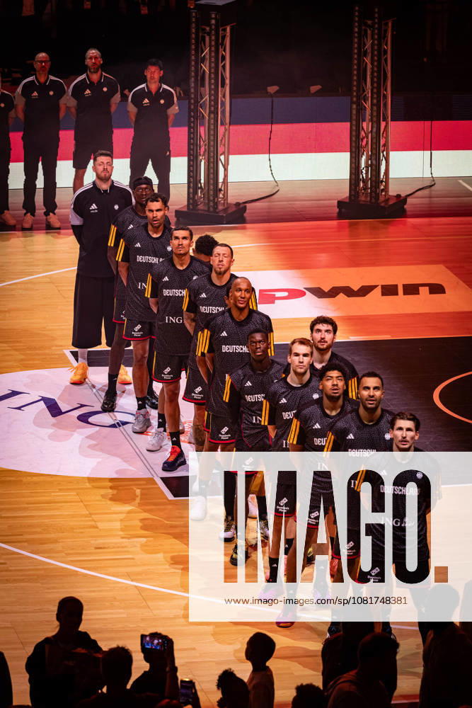 Basketball Hamburg, August 22, 2026, Turkish Airlines Supercup 2026 Final, Germany (GER) vs. Croatia (CRO), National Anthem, Barclays Arena, Hamburg, Sports Venue, David Krämer, Germany, No. 44 Kraemer Kramer, Johannes Thiemann, Germany, No. 32 Kostja Mushidi, Germany, No. 29 Malte Delow Germany, No. 20 Kay Patrick Bruhnke Germany, No. 19 Dennis Schröder (Schroeder) Germany, No. 17 Schröder (Schroder) Louis Olinde Germany, No. 16 Nelson Weidemann Germany, No. 11 Daniel Theis Germany, No. 10 Tristan Da Silva Germany, No. 05 Maodo Lo Germany, No. 04 Oscar da Silva Germany, No. 01 Isaac Bonga Germany, No. 00 Isaiah Hartenstein