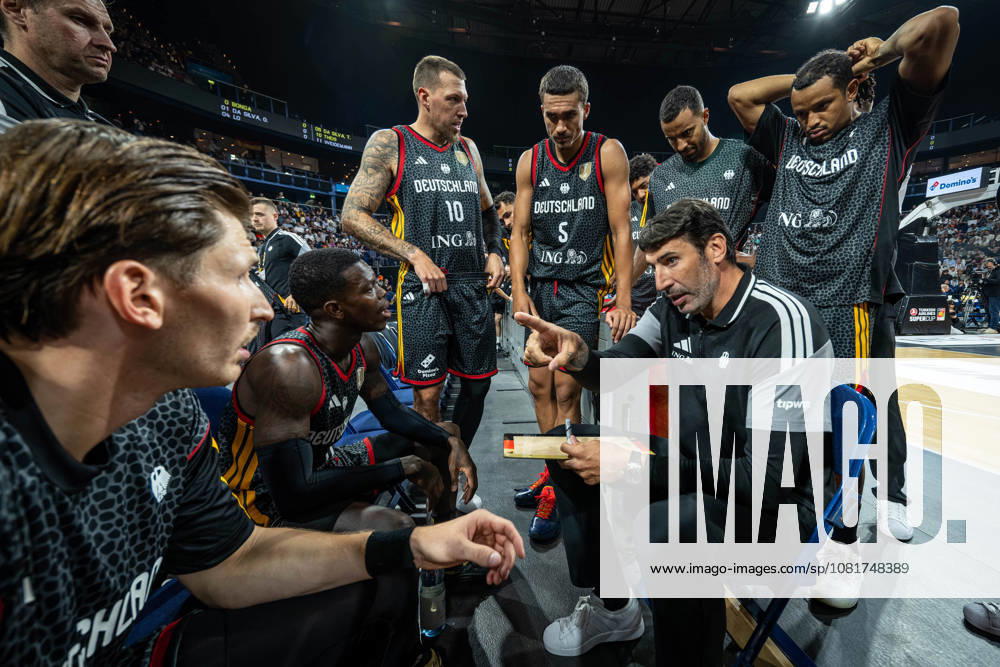 Turkish Airlines Supercup 2026 Final Germany (GER) vs. Croatia (CRO) Timeout: Alex Mumbru (Germany), National Team Coach Dennis Schröder (Schröder) (Germany), No. 17 Schröder (Schroeder) David Krämer (Germany), No. 44 Kraemer (Kramer)