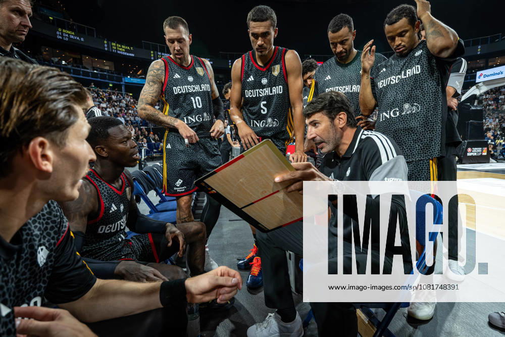 Turkish Airlines Supercup 2026 Final Germany (GER) vs. Croatia (CRO) Timeout: Alex Mumbru (Germany), National Team Coach Dennis Schröder (Schröder) (Germany), No. 17 Schröder (Schroeder) David Krämer (Germany), No. 44 Kraemer (Kramer)