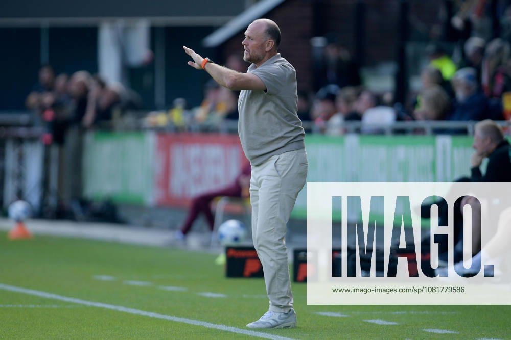 2026-08-23 Go Ahead Eagles v ADO Den Haag - VriendenLoterij Eredivisie DEVENTER, NETHERLANDS - AUGUST 23: coach Joseph Oosting of Go Ahead Eagles during the VriendenLoterij Eredivisie match between Go Ahead Eagles and ADO Den Haag at De Adelaarshorst on August 23, 2026 in Deventer, Netherlands. Deventer De Adelaarshorst Netherlands Content not available for redistribution in The Netherlands directly or indirectly through any third parties.