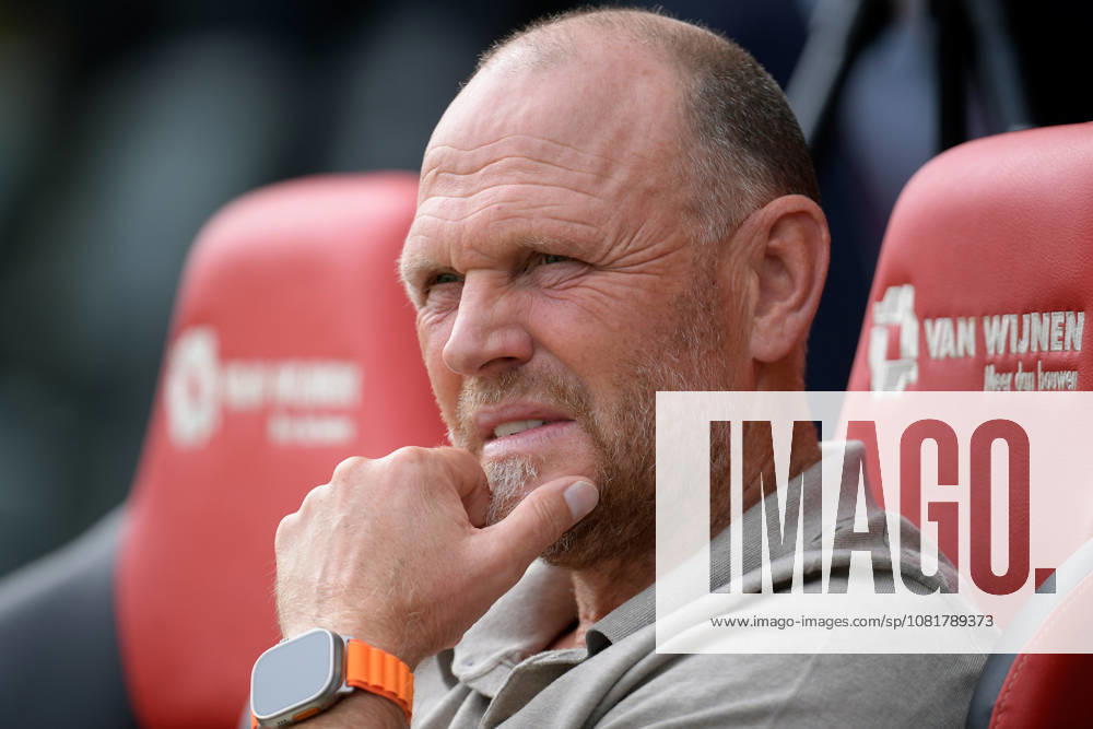 2026-08-23 Go Ahead Eagles v ADO Den Haag - VriendenLoterij Eredivisie DEVENTER, NETHERLANDS - AUGUST 23: coach Joseph Oosting of Go Ahead Eagles during the VriendenLoterij Eredivisie match between Go Ahead Eagles and ADO Den Haag at De Adelaarshorst on August 23, 2026 in Deventer, Netherlands. Deventer De Adelaarshorst Netherlands Content not available for redistribution in The Netherlands directly or indirectly through any third parties.