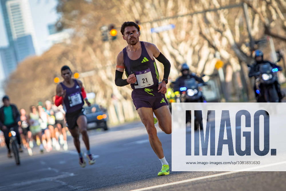 TRACK AND FIELD - Marathon - Buenos Aires 21K Half Marathon Photo by IPA ABACAPRESS.COM87736109 - Runners at the 21K Buenos Aires Half Marathon particPhoto by IPA ABACAPRESS.COMting in the street race in Argentina. Buenos Aires Argentina