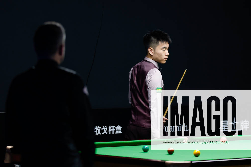 (260824) -- WUHAN, Aug. 24, 2026 -- Fan Zhengyi competes during a round 2 match between Mark Selby of England and Fan Zhengyi of China at Wuhan Open 2026 snooker tournament in Wuhan, central China s Hubei Province, Aug. 24, 2026. ) (SP)CHINA-SNOOKER-WUHAN OPEN WuxZhizun