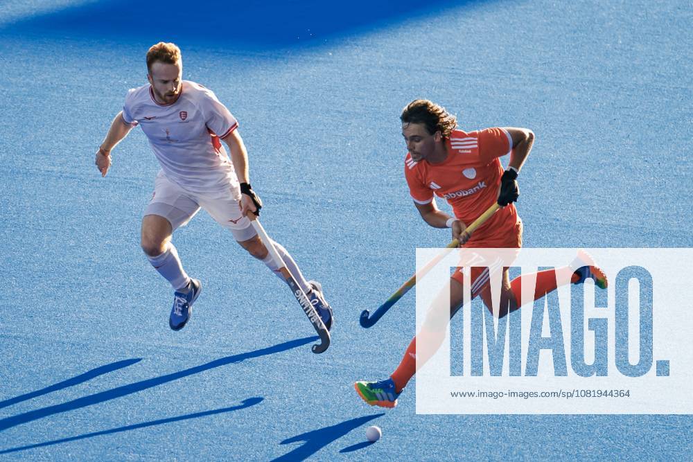 AMSTELVEEN - Jack Waller of England and Floris Middendorp of the Netherlands during the Hockey World Cup match between the Netherlands and England at the Wagener Stadium. KOEN VAN WEEL ANP ANPxSportx IVx 566204208 originalFilename: 566204208