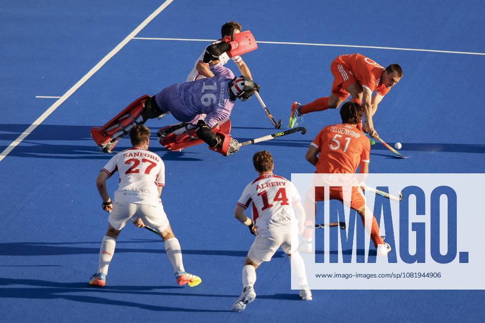 AMSTELVEEN - Liam Sanford of England, England goalkeeper James Mazarelo, James Albery of England, Jorrit Croon of the Netherlands and Duco Telgenkamp of the Netherlands during the match at the Hockey World Cup between the Netherlands and England at the Wagener Stadium. KOEN VAN WEEL ANP ANPxSportx IVx 566204290 originalFilename: 566204290