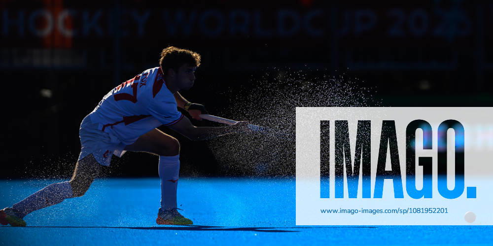 Hockey World Cup Day Ten Ben Fox of England passes the ball during the match between England and Netherlands in Pool E of the 2026 FIH Hockey World Cup at Wagener Stadium, Amstelveen 24 08 2026 UK Newspapers OUT