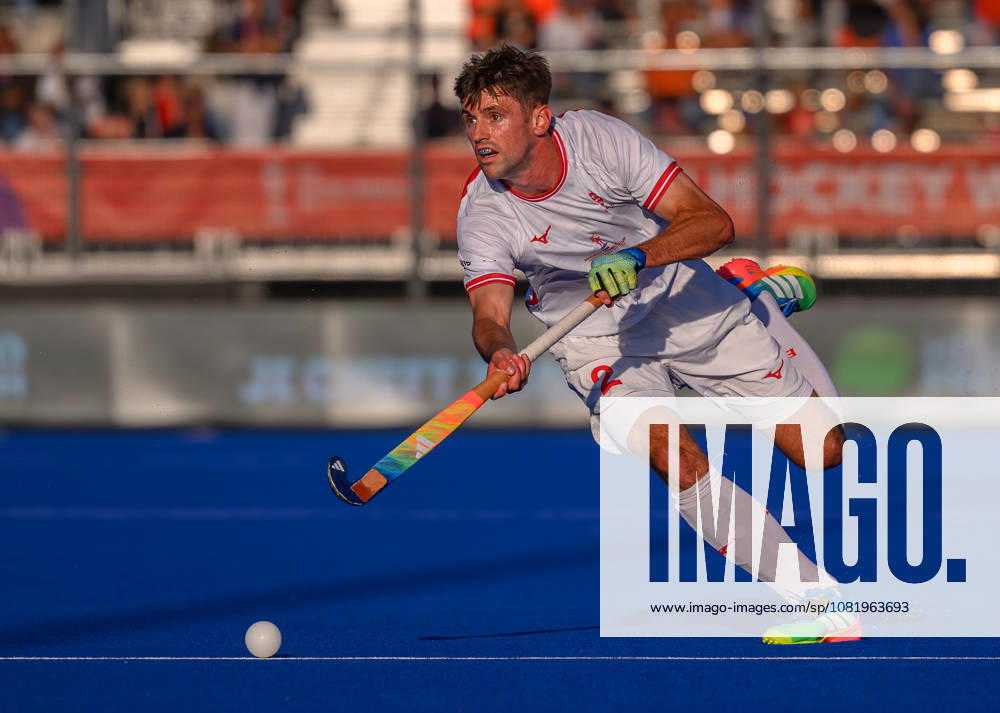 Hockey World Cup Day Ten Nick Park of England breaks forward with the ball during the match against Netherlands in Pool E of the 2026 FIH Hockey World Cup at Wagener Stadium, Amstelveen 24 08 2026 UK Newspapers OUT