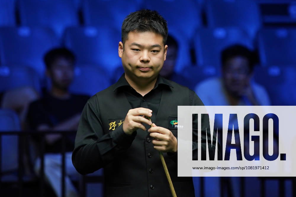 Pang Junxu of China chalks the cue in the third round match against Shaun Murphy of England on day 3 of Wuhan Open 2026 at the Optics Valley Gymnasium of Huazhong University of Science and Technology on August 25, 2026 in Wuhan, Hubei Province of China.
