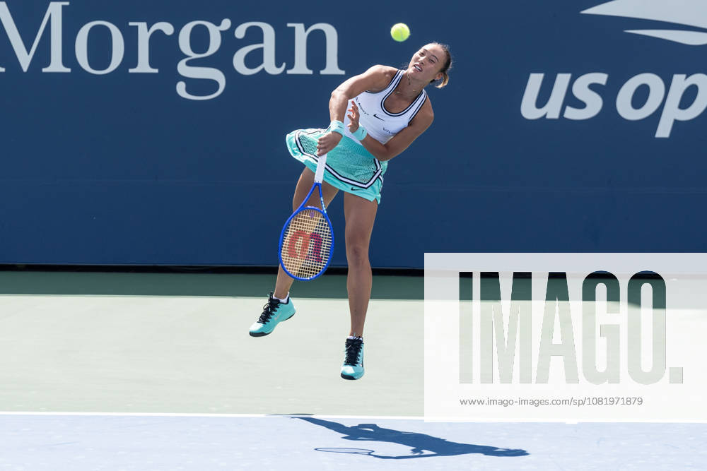 2026 US Open Championship NEW YORK, UNITED STATES - AUGUST 24: Qinwen Zheng returns ball during a women s qualifying singles match 1st round of the 2026 US Open Championship at USTA Billie Jean King National Tennis Center on August 24, 2026 in Flushing, NY. Qinwen Zheng won in straight sets. Lev Radin Anadolu New york United States. Editorial use only. Please get in touch for any other usage.