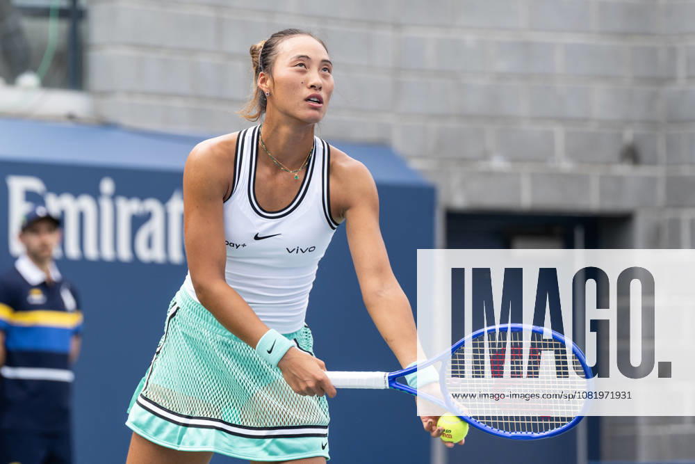 2026 US Open Championship NEW YORK, UNITED STATES - AUGUST 24: Qinwen Zheng returns ball during a women s qualifying singles match 1st round of the 2026 US Open Championship at USTA Billie Jean King National Tennis Center on August 24, 2026 in Flushing, NY. Qinwen Zheng won in straight sets. Lev Radin Anadolu New york United States. Editorial use only. Please get in touch for any other usage.