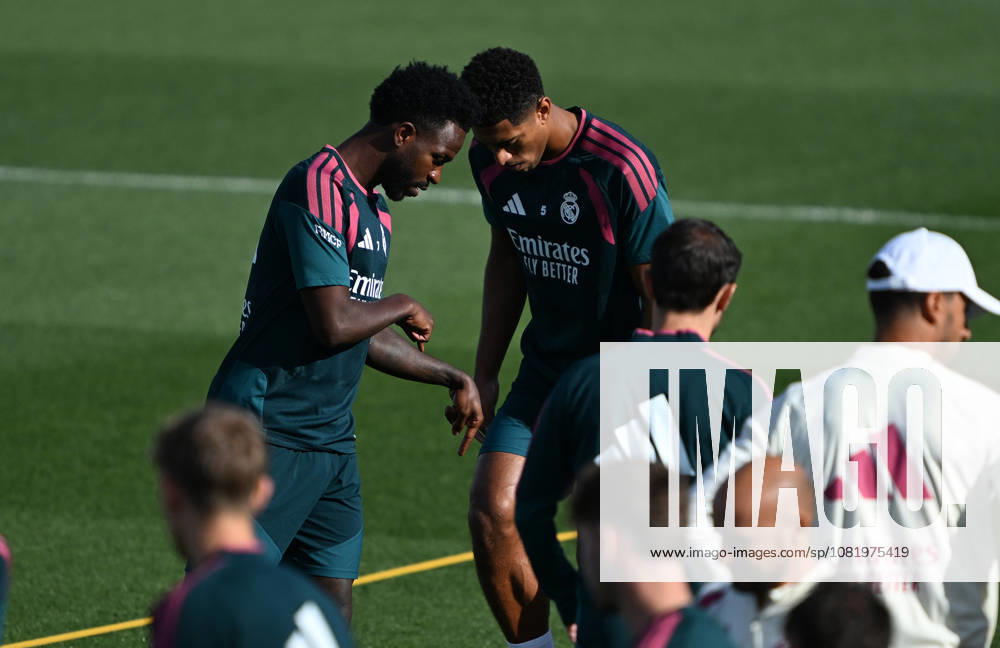 Real Madrid s training session MADRID, SPAIN - AUGUST 25: Vinicius Junior (L) and Jude Bellingham (R) of Real Madrid take part in a training session at the club s Valdebebas training facilities ahead of their La Liga match against Real Sociedad, on August 25, 2026 in Madrid, Spain. Burak Akbulut Anadolu Madrid Spain. Editorial use only. Please get in touch for any other usage.