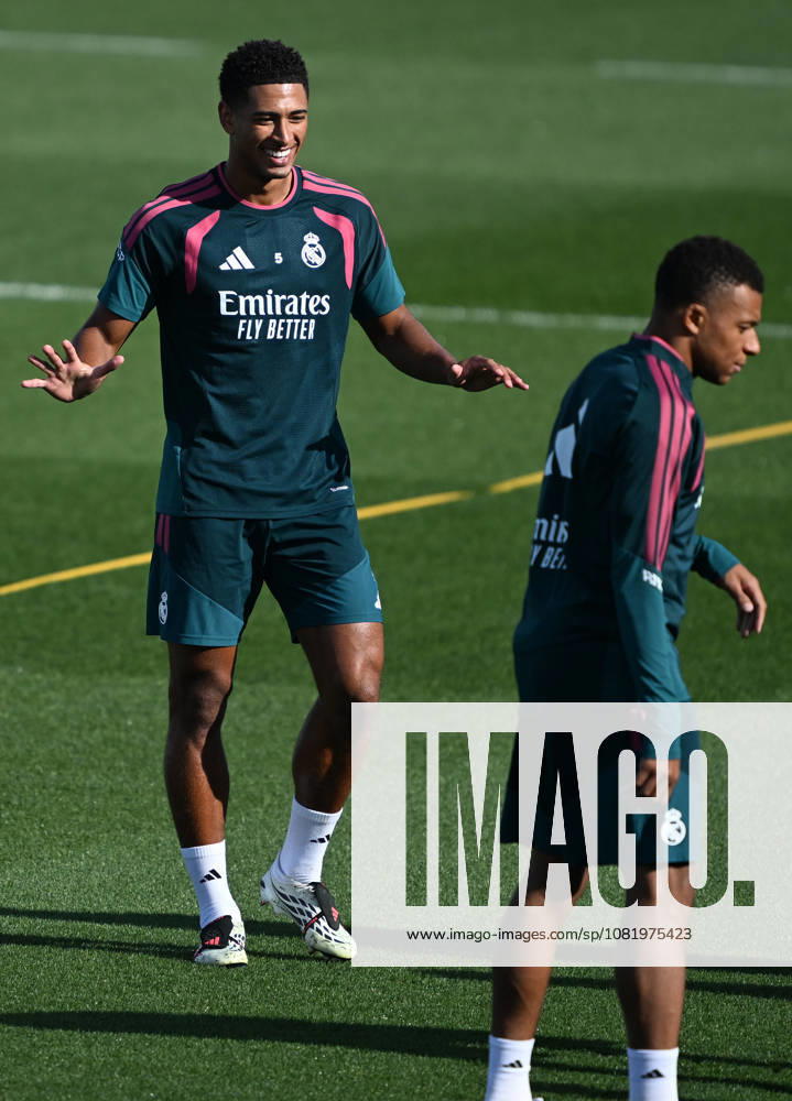 Real Madrid s training session MADRID, SPAIN - AUGUST 25: Kylian Mbappe (R) and Jude Bellingham (L) of Real Madrid take part in a training session at the club s Valdebebas training facilities ahead of their La Liga match against Real Sociedad, on August 25, 2026 in Madrid, Spain. Burak Akbulut Anadolu Madrid Spain. Editorial use only. Please get in touch for any other usage.