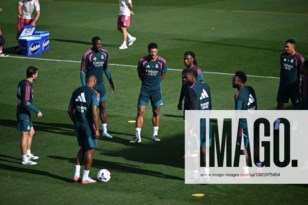 Real Madrid s training session MADRID, SPAIN - AUGUST 25: Real Madrid players take part in a training session at the club s Valdebebas training facilities ahead of their La Liga match against Real Sociedad, on August 25, 2026 in Madrid, Spain. Burak Akbulut Anadolu Madrid Spain. Editorial use only. Please get in touch for any other usage.