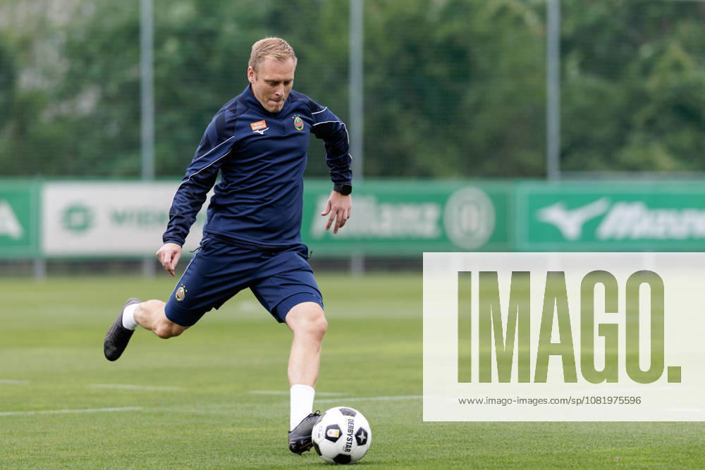 SOCCER - UEFA ECL, Rapid vs Hearts VIENNA,AUSTRIA,25.AUG.26 - SOCCER - UEFA Conference League, play-off, SK Rapid Wien vs Heart of Midlothian FC, preview, training Rapid. Image shows head coach Johannes Hoff Thorup (Rapid). GEPAxpictures Rauthner