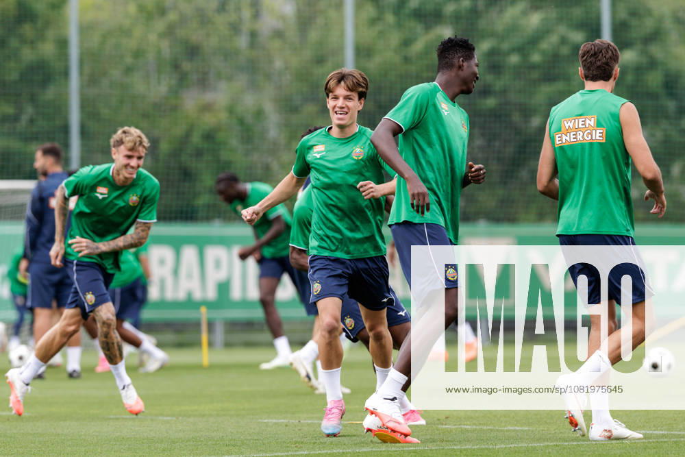 SOCCER - UEFA ECL, Rapid vs Hearts VIENNA,AUSTRIA,25.AUG.26 - SOCCER - UEFA Conference League, play-off, SK Rapid Wien vs Heart of Midlothian FC, preview, training Rapid. Image shows Bendeguz Bolla, Nicolas Bajlicz and Ange Ahoussou (Rapid). GEPAxpictures Rauthner