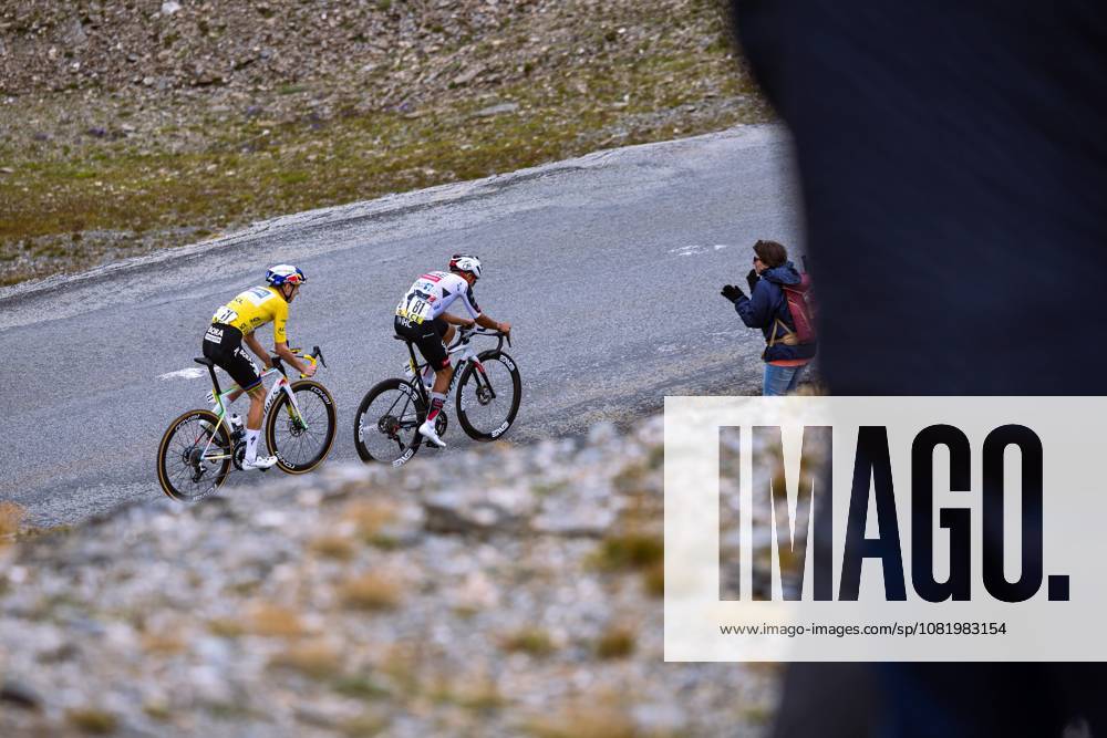 TOUR DE L AVENIR ETAPE 6 ARRIVEE AU COL DE LISERAN A VAL D ISERE PHOTOPQR LE DAUPHINE Louise RAYMOND ; Val-d Isère ; 25 08 2026 ; Val d Isère (Savoie) le 25 août 2026. Tour de l Avenir. Etape 6 avec l arrivée au col de l Iseran. Sur notre photo : Jan Jackowiak et Lorenzo Mark Finn (maillot jaune). Photo: Le Dauphiné Libéré Louise Raymond - Châtillon-sur-Cluses – Val d’Isère, 25 August 2026 — Riders compete during the sixth stage of the Tour de l’Avenir, a 149-kilometre mountain stage finishing at the Col de l’Iseran, at an altitude of 2,770 metres. Val-d Isère Savoie Rhône-Alpes France