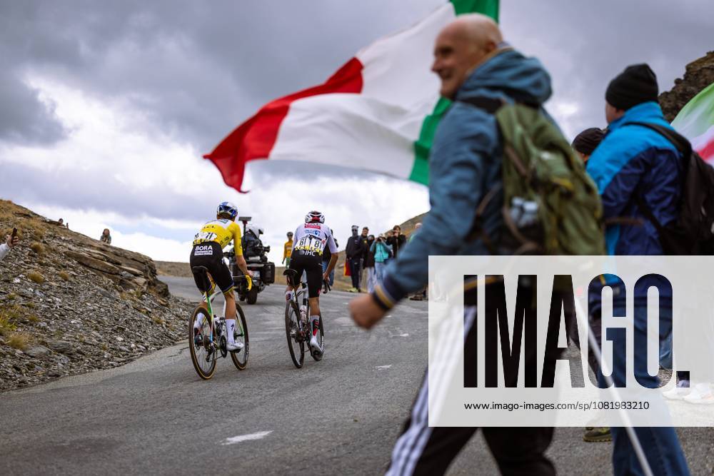 TOUR DE L AVENIR ETAPE 6 ARRIVEE AU COL DE LISERAN A VAL D ISERE PHOTOPQR LE DAUPHINE Louise RAYMOND ; Val-d Isère ; 25 08 2026 ; Val d Isère (Savoie) le 25 août 2026. Tour de l Avenir. Etape 6 avec l arrivée au col de l Iseran. Sur notre photo : Jan Jackowiak et Lorenzo Mark Finn (maillot jaune). Photo: Le Dauphiné Libéré Louise Raymond - - Châtillon-sur-Cluses – Val d’Isère, 25 August 2026 — Riders compete during the sixth stage of the Tour de l’Avenir, a 149-kilometre mountain stage finishing at the Col de l’Iseran, at an altitude of 2,770 metres. Val-d Isère Savoie Rhône-Alpes France