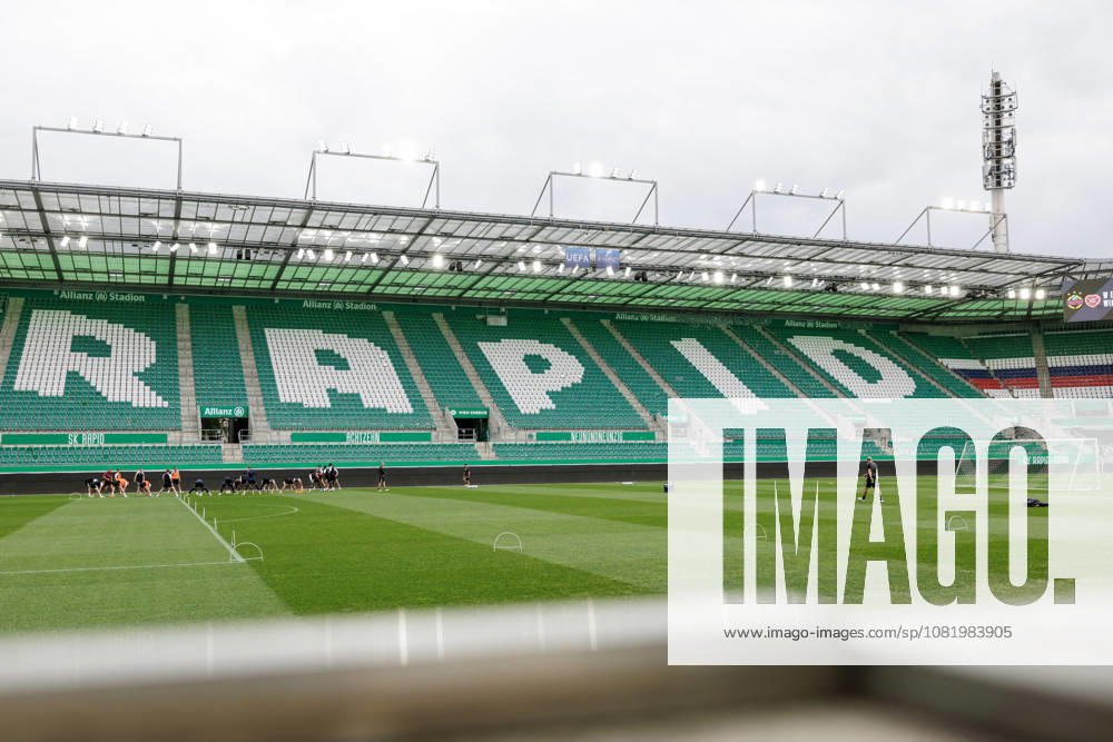 SOCCER - UEFA ECL, Rapid vs Hearts VIENNA,AUSTRIA,25.AUG.26 - SOCCER - UEFA Conference League, play-off, SK Rapid Wien vs Heart of Midlothian FC, preview, training Hearts. Image shows an overview of the Allianz Stadion and the team of Hearts. GEPAxpictures Rauthner